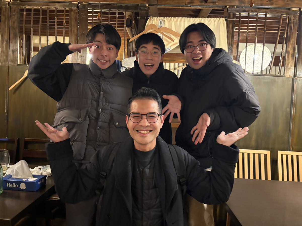 bfM_EIJI's tweet photo. 2022年冬、名古屋での就活イベントに芸人志望の学生さんと出会った、LINEを交換して本人達の本気度に嬉しさと、羨ましさを感じたのを覚えている。そんな彼らは春から養成所を卒業して「やっとお客さんの前でネタが出来る」と息巻いていた、金子、後藤、猪飼のトリオ「でぃすかばり～ず」でら熱ちぃ！！ https://t.co/zjrAmkf0iy