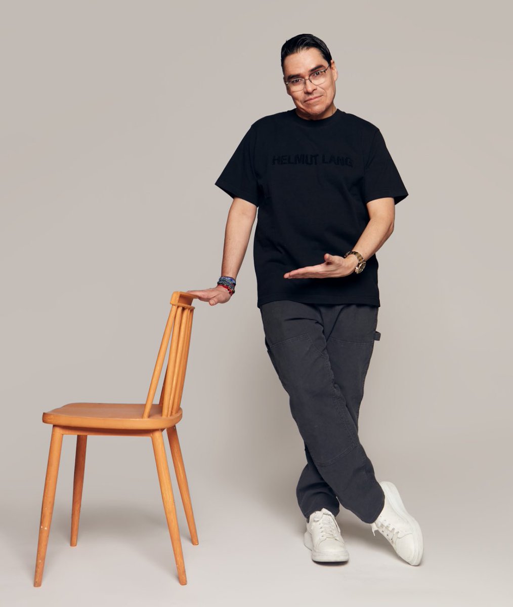 #ElPoderDelSonido 🔊 20 febrero 
La “Teoría de la Silla” 🪑 le ayuda a comprender sus relaciones y el lugar que usted ocupa en ellas. Plantea que, cada persona tiene su propia mesa, y cuando alguien realmente lo valora, no duda en ofrecerle una silla. Se alegran cuando llega,