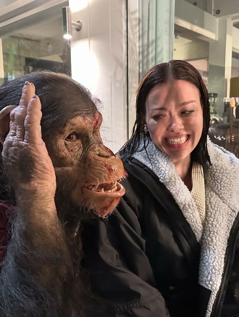 チンパンジーのベンはほぼCGに頼らず、主にスーツ・アクターとアニマ