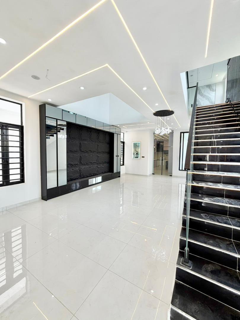 goldframerealty's tweet photo. 5 BED FULLY DETACHED DUPLEX WITH POOL 

- Modern Architecture 
- Swimming Pool
- Car Park
- Fully Fitted Kitchen
- Family Lounge
- BQ

📍: Chevron Toll gate 

PRICE- 450m

📞07037285899

#housesforsaleinlagos #housesforsaleinlekki #lagoshousesforsale #housesinlagos #lagosrealtor https://t.co/bQNCdtO7NC