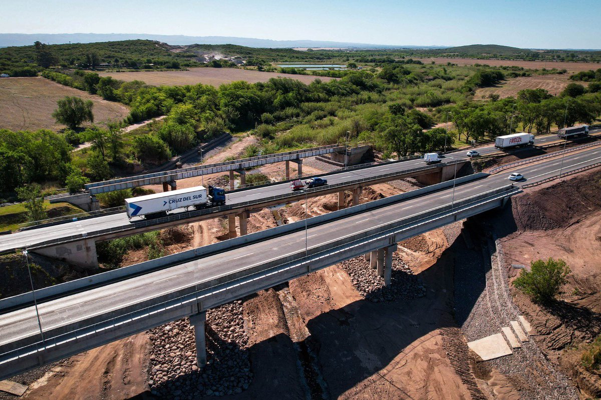Nuestra provincia lidera en la Argentina la inversión en infraestructura vial. Un logro que nos llena de orgullo, porque cada ruta, camino, circunvalación, autovía y autopista que construimos significa más desarrollo y #progreso para nuestra gente.

De norte a sur y de este a