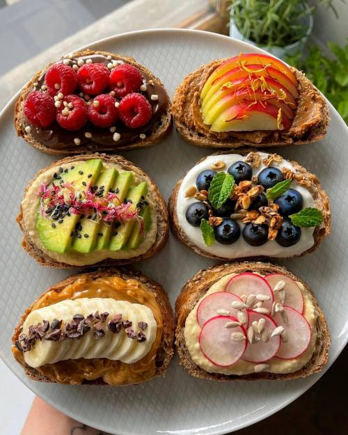 prettiestavenue's tweet photo. which one would you eat first? https://t.co/RthMRDqV6f