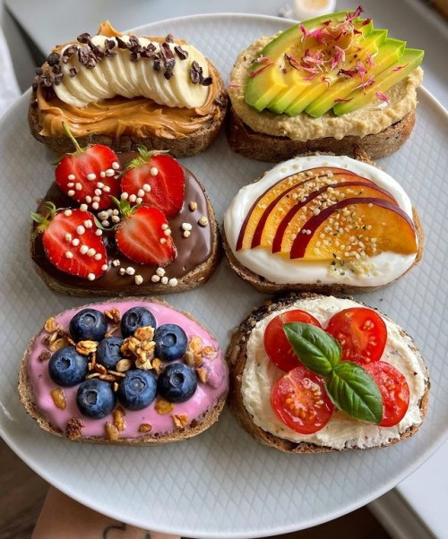 prettiestavenue's tweet photo. which one would you eat first? https://t.co/RthMRDqV6f
