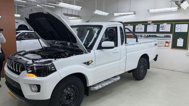 Kalian lihat mobil ini? Yes. Ini mobil pick up dari India.

Pemerintah akan membeli 105.000 mobil dari India. 70.000 dari Tata Motor, 35.000 dari Mahindra.

Total anggaran 24 triliun.

Buat apa mobil ini? Yes! Operasional KMP. Koperasi Merah Putih.

Proyek satu ini benar-benar