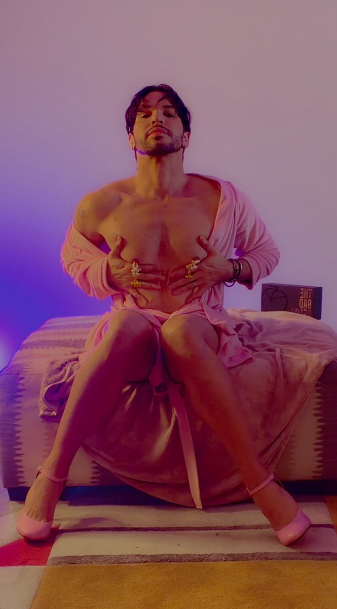 GeorgieMillerX's tweet photo. Bad Peach energy all weekend 🍑
Sweet… but never innocent.
#DripAndDesire #LuxuryErotica #BadPeach #NSFW #MaleNude #EroticArt #OnlyFans https://t.co/TWpZm4ZK9b