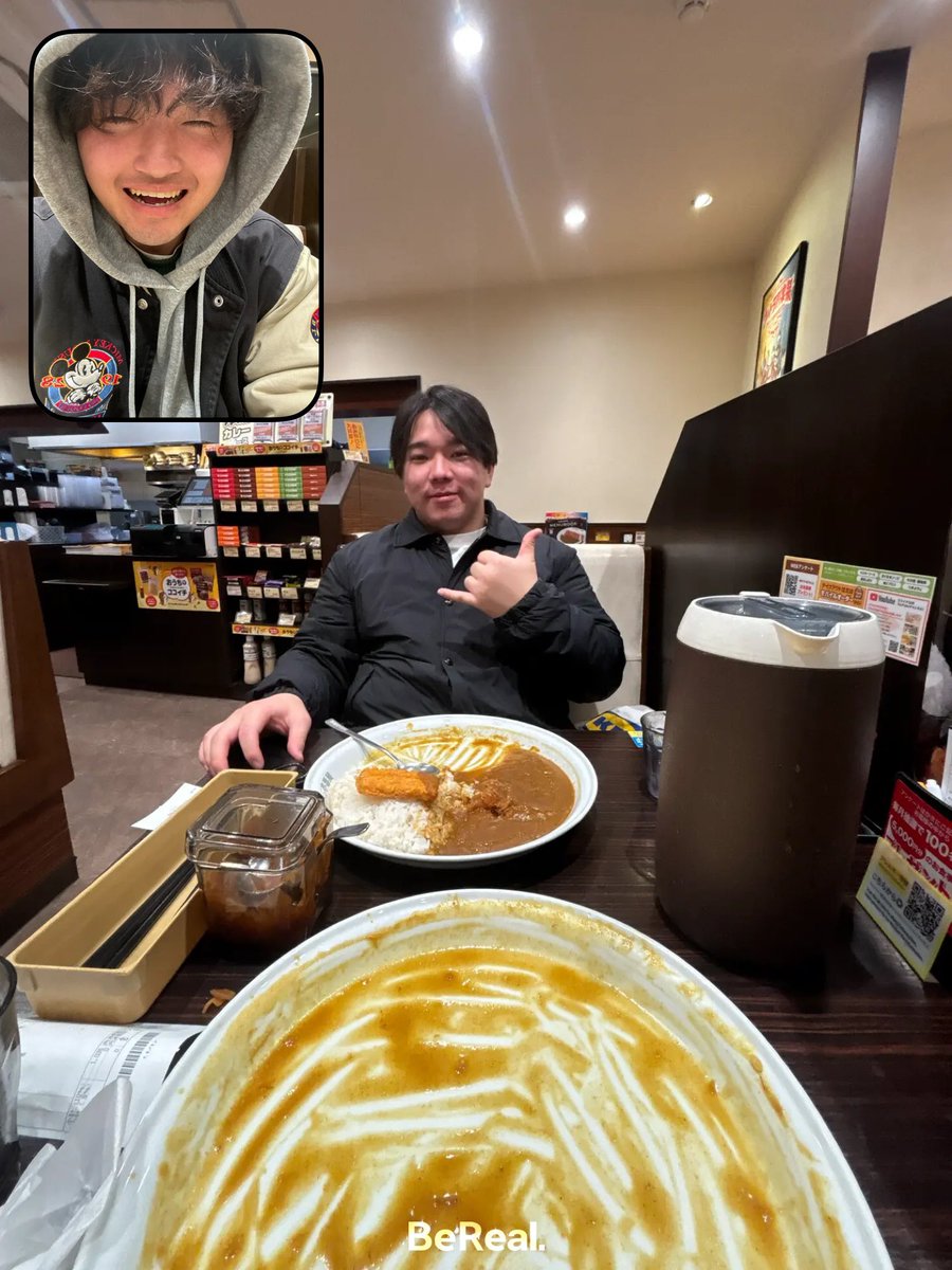 TRIDENTS_DB14's tweet photo. 先輩と服買いに行ったあとの夜飯。最高に優しくてかっこよくてノリがいい先輩です。
また遊んでね
#春から阪大 #阪大アメフト https://t.co/5MpRRgzP4H