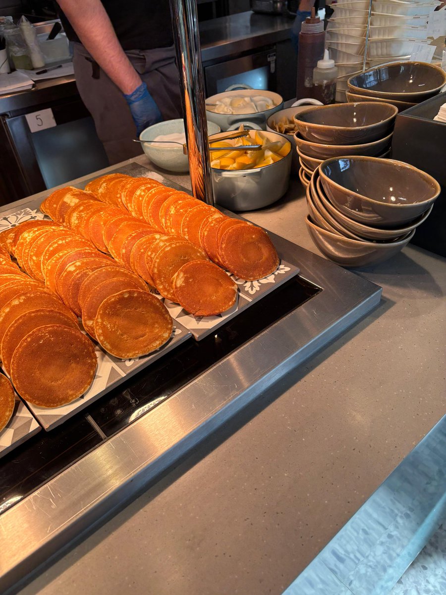 Who had pancakes on Tuesday? Our occupiers did! 🥞 We treated them to free pancakes with all the toppings they could dream of. Sweet or savory, we had it all!