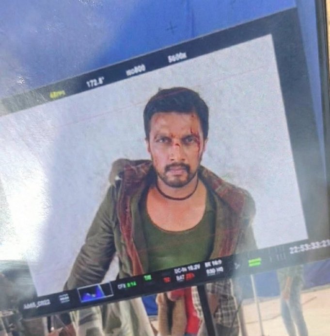 KANNADA__BO's tweet photo. #KicchaSudeep rejects SS Rajamouli’s #VARANASI and accepted a role in #Yash’s  #ToxicTheMovie ?

Viral image of sudeep from toxic sets?  
Real or fake?

#Sandalwood #KFI 
#BRB2209AD https://t.co/5CKYrvmTsL