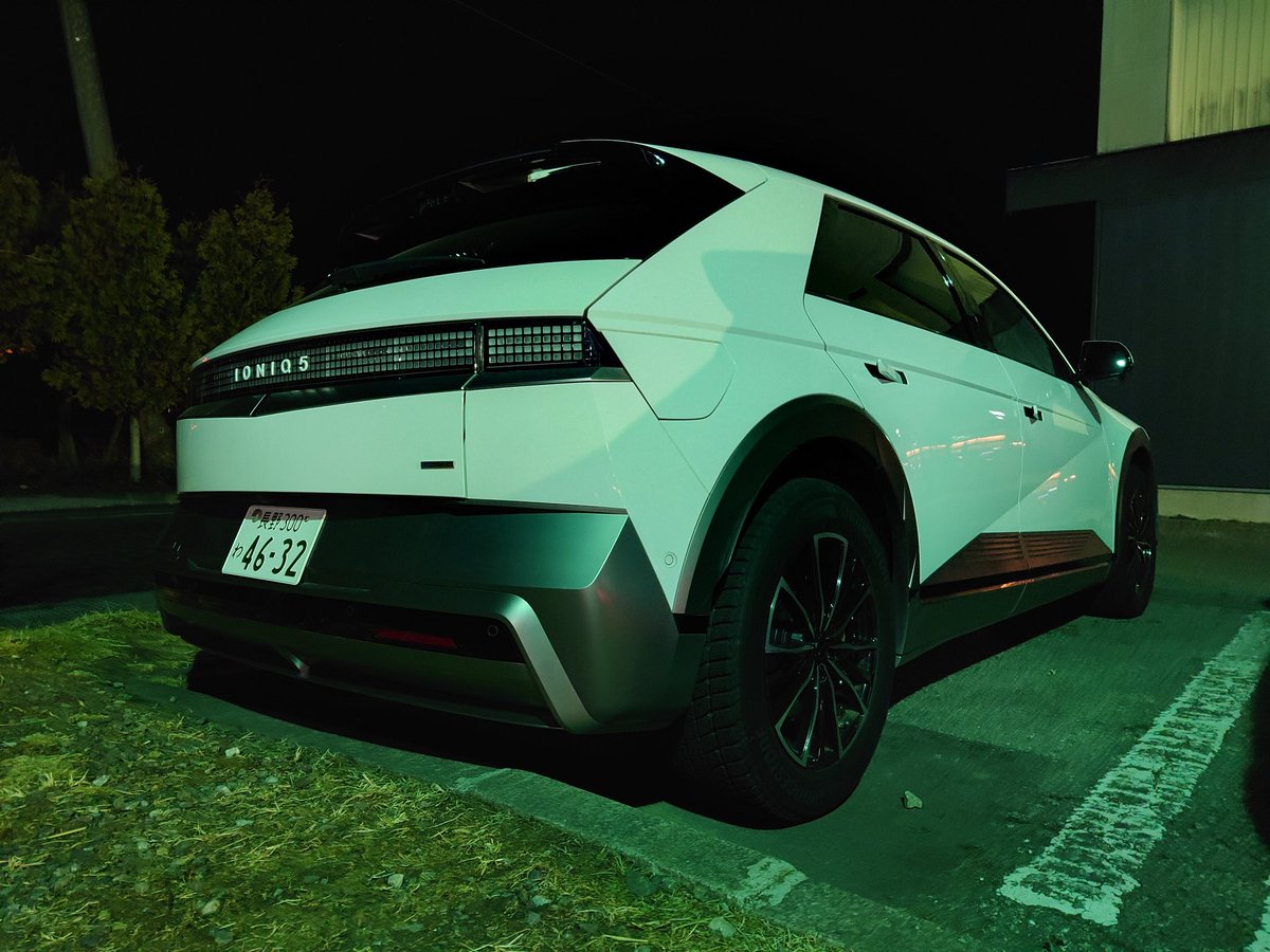 Zuyo_NZE121's tweet photo. #MOCEAN 軽井沢書店の #Hyundai (現代) #IONIQ5 で3000円クーポンを使って急速充電器巡りでした。
2時間借りて27km近くは走ったから少しはドライブも楽しめました︎︎👍
2軒回った急速充電中は文字通り暖房でぬくぬくしながらChatGPTのイラスト生成で遊んでました。新しい楽しみ方、開拓です✌️ https://t.co/kbjt6Kr9x0