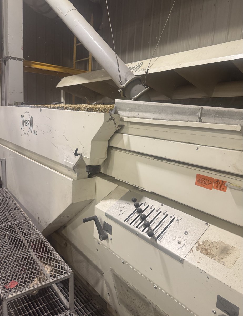 Seed production in Saskatchewan, this customer takes a “middlings cut” and puts it back on the table “give it a second chance to decide if it’s a good seed or a bit too light” is his comment. Nice option you have with a Cimbria Heid GA density separation. #Nexeedinc #Saskseed