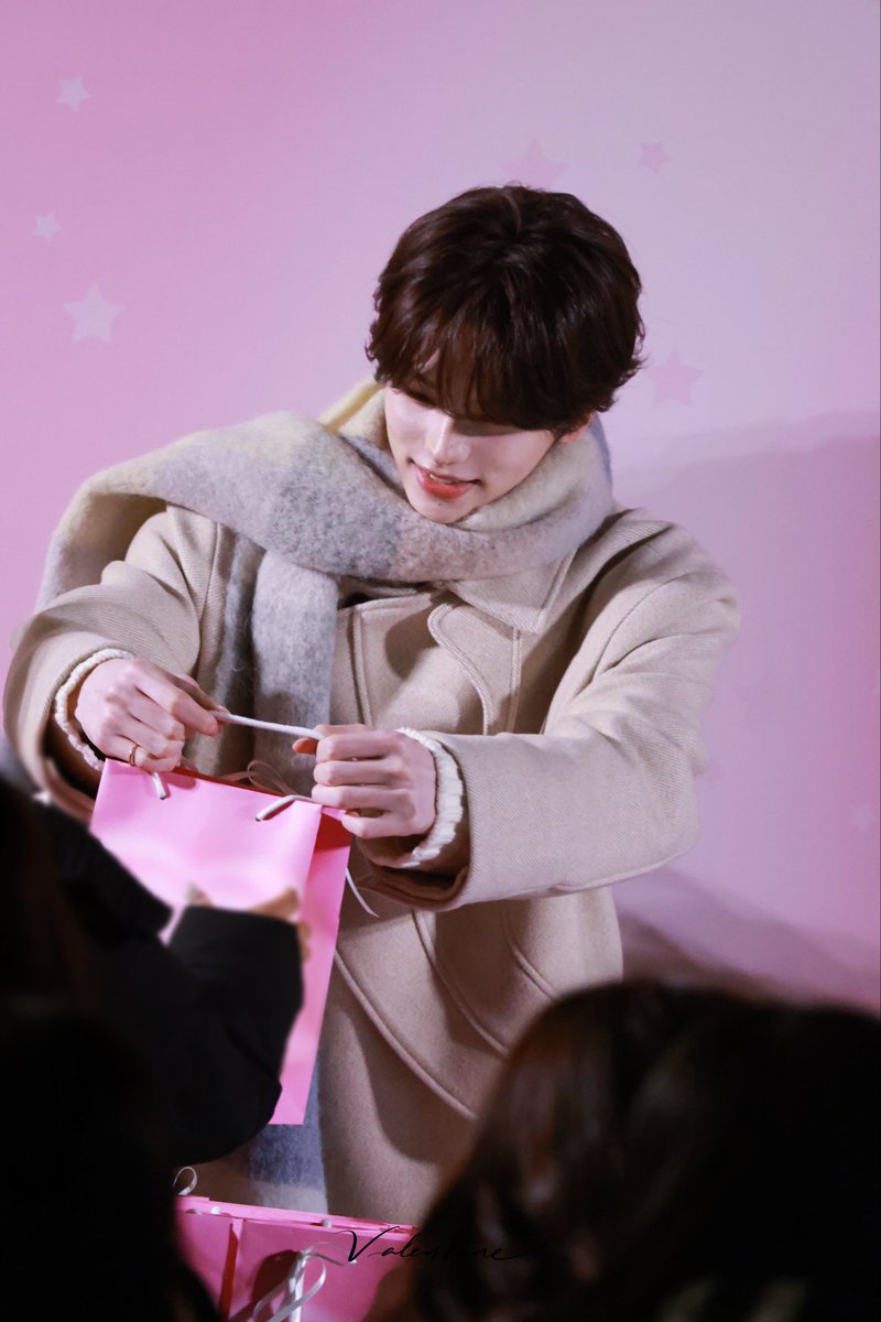 Valentine tweet media