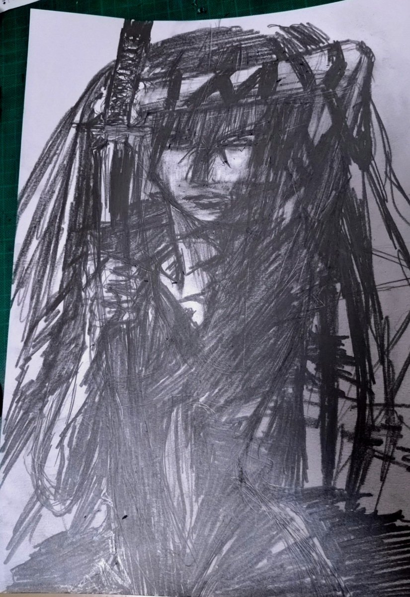 鉛筆画の最新作のご案内です!! つい昨日の晩。深夜に描いていました