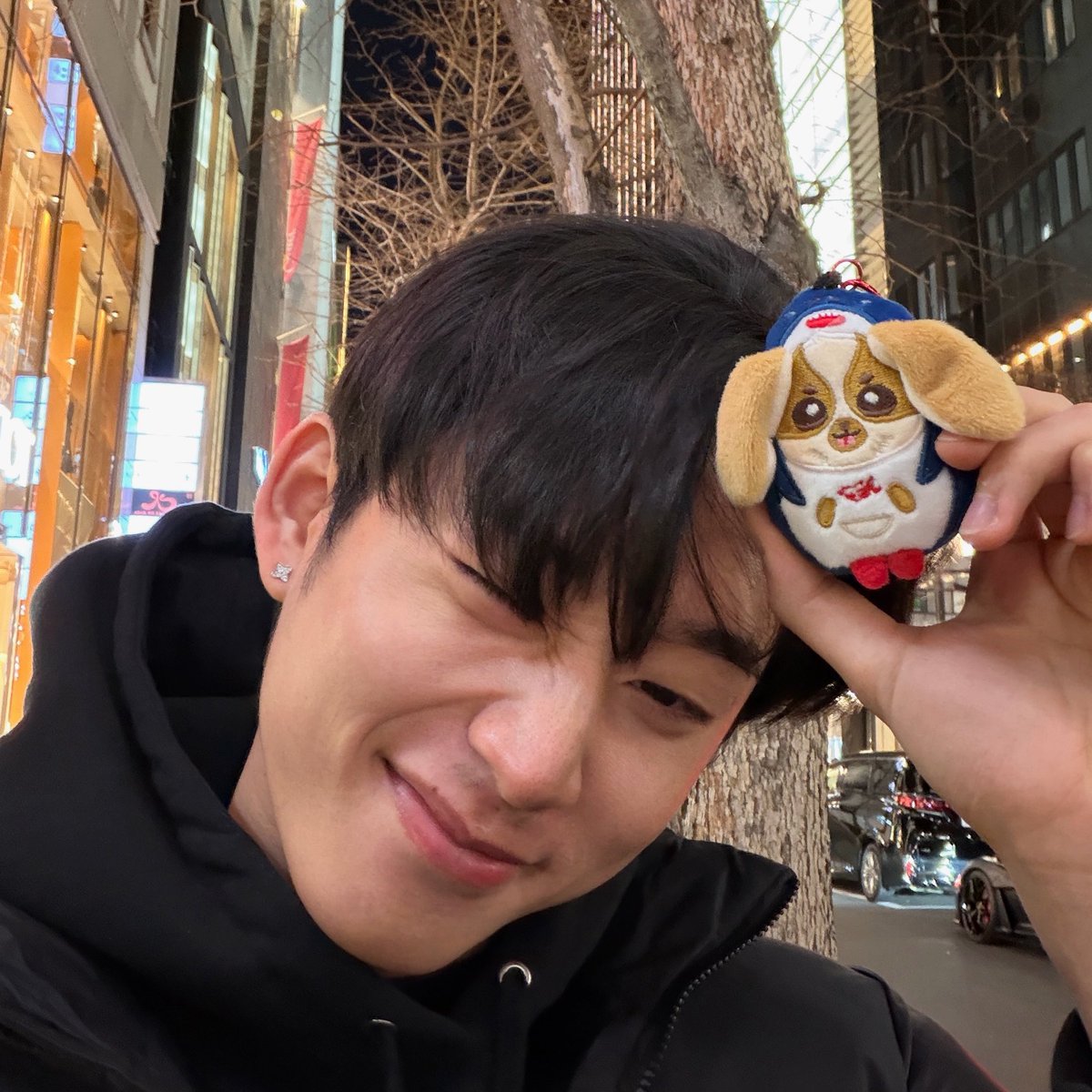 แล้วปะป๊าเอสพาเวสลีย์จิ๋วไปเที่ยวทู้กกกที่เลย ไอซ์แลนด์ โตเกียว เด็ก 1 ขวบที่นั่งบิสคลาสบ่อยที่สุดในโลกปะ ปะป๊ารักมาก หลานจั๋นติดแกลมตามผู้ปกครองแน่ 😔