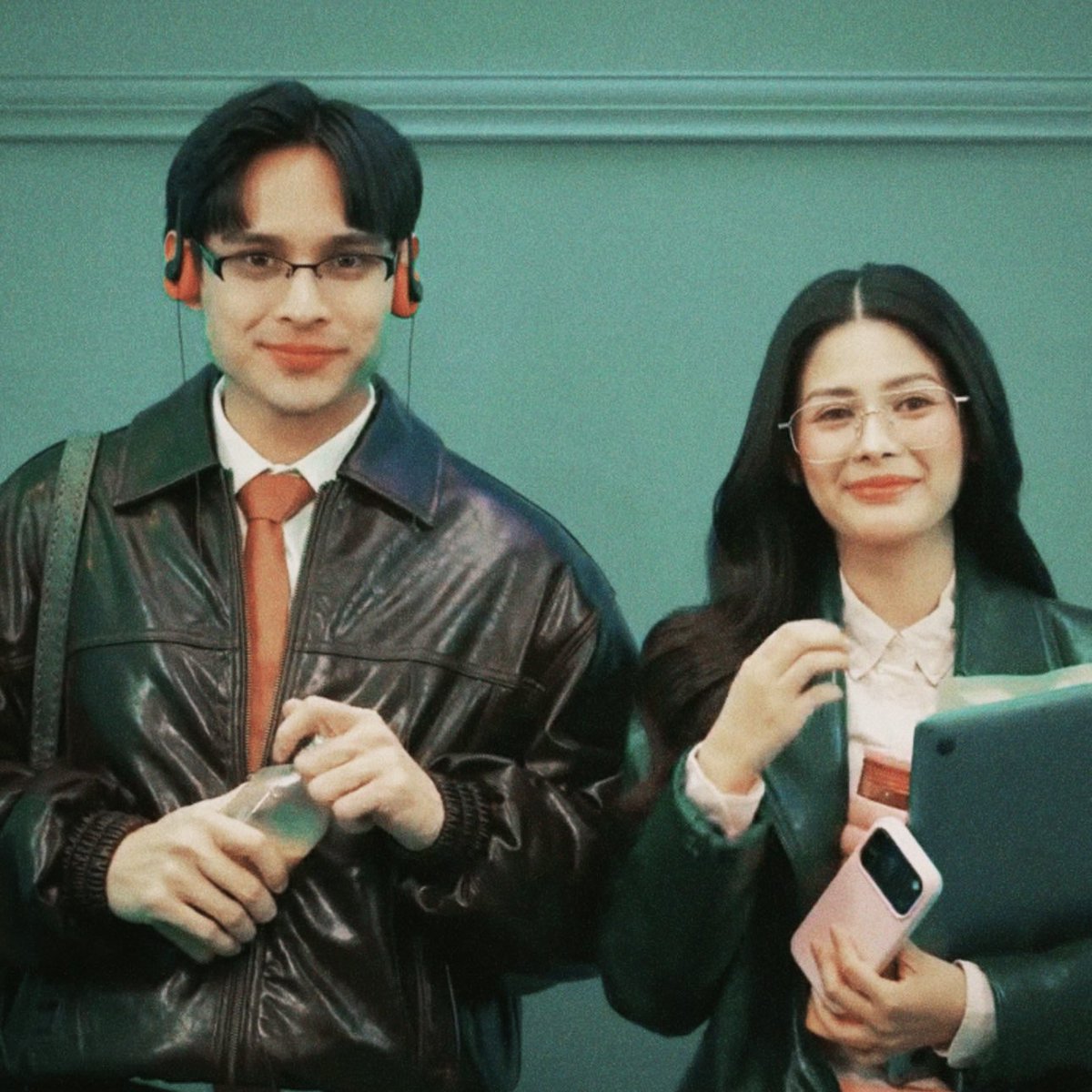 chipsnbananas's tweet photo. office romance trope 

#DearFaceXAZRalph https://t.co/83vJAfpzvh