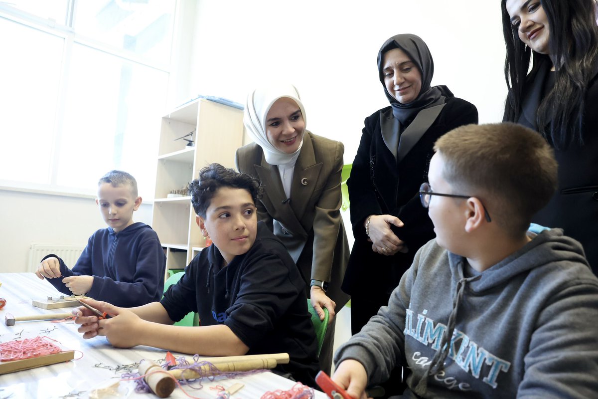 📍Şanlıurfa’dayız.

TOBB tarafından “Türkiye’nin En Hızlı Büyüyen Kadın Girişimci” ödülüne layık görülen Sn. Ayşegül Işık’ın kurduğu İlimkent Okulları’nı ziyaret ettik.

Sevgili öğrencilerimizle bir araya geldik, keyifli vakit geçirdik.

Çocuklarımız bizim yarınlarımız.