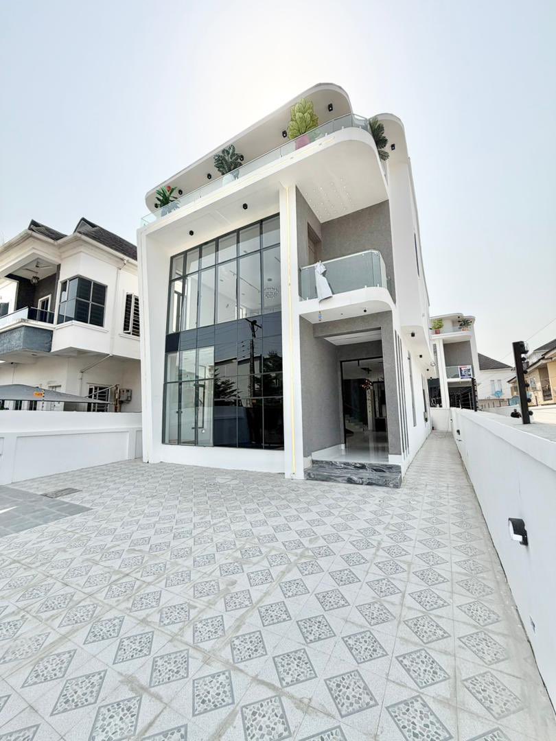 goldframerealty's tweet photo. 5 BED FULLY DETACHED DUPLEX WITH POOL 

- Modern Architecture 
- Pool
- Car Park
- Fully Fitted Kitchen
- Family Lounge
- BQ

📍: Chevron Toll gate 

PRICE- N500m asking

📞07037285899

#housesforsaleinlagos #housesforsaleinlekki #lagoshousesforsale #housesinlagos #lagosrealtor https://t.co/mBGURdkqeU