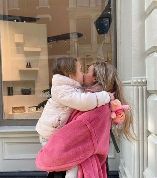 herhush_'s tweet photo. how i love to be a girl mom https://t.co/x3SZ7X1HDT
