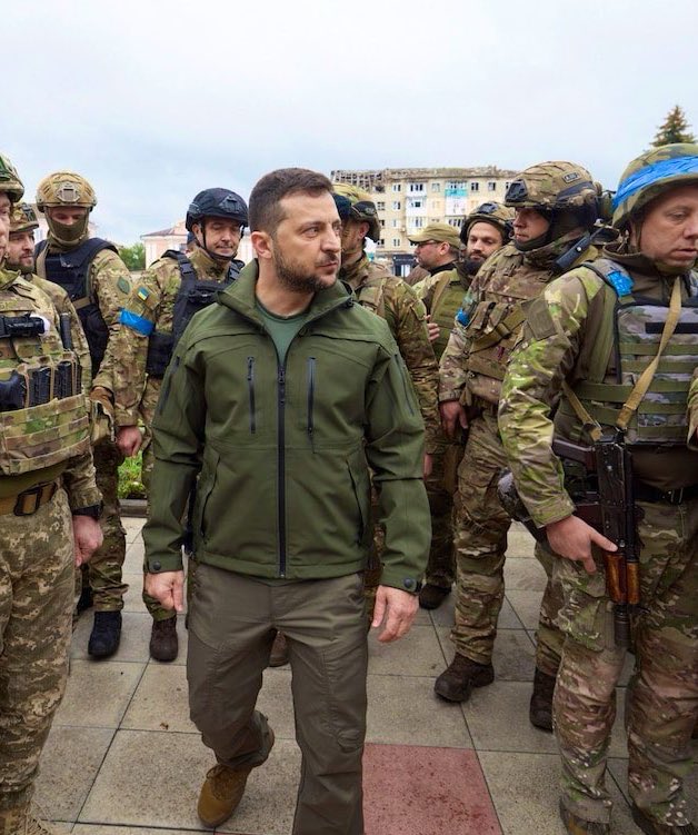 ukrainiansquad's tweet image. Zelenskyy's working day starts between 3 and 4 a.m., when the first battlefield reports begin to come in — CNN.