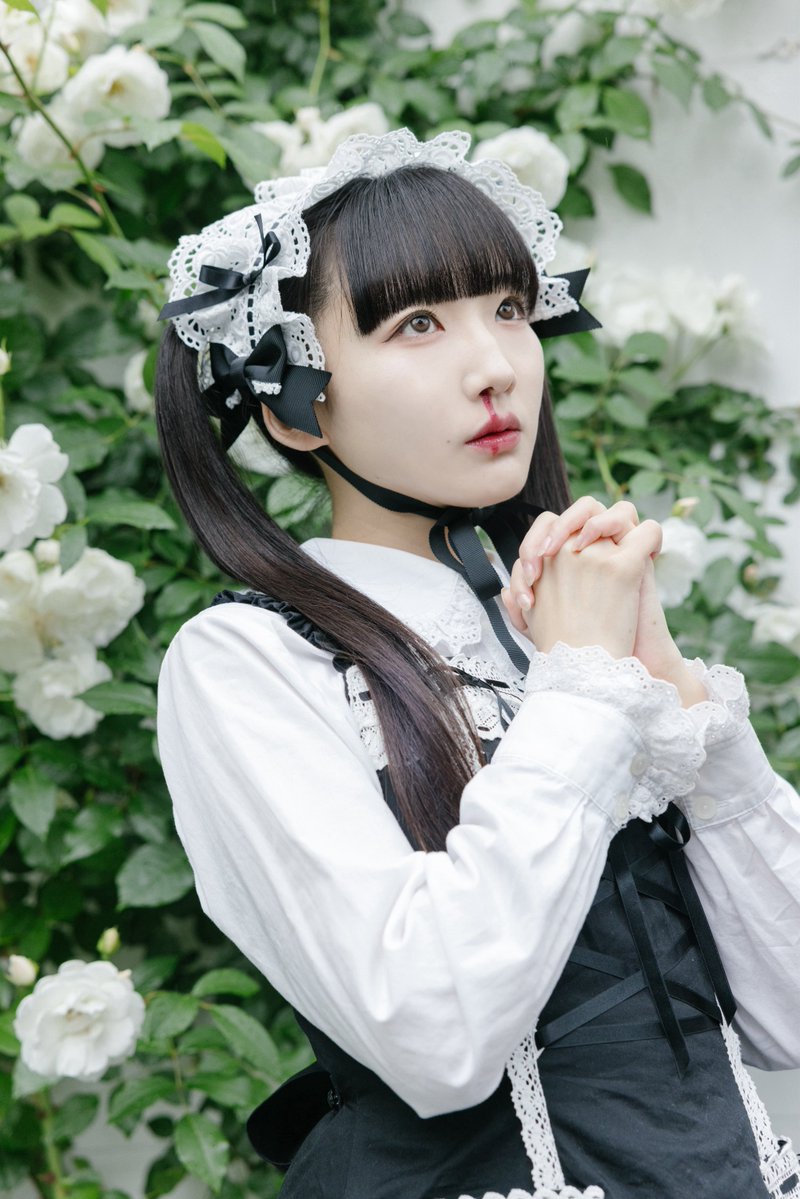 3/22. 17:30〜20:30しらいゲスト チェキ サインあり1800、なし1300