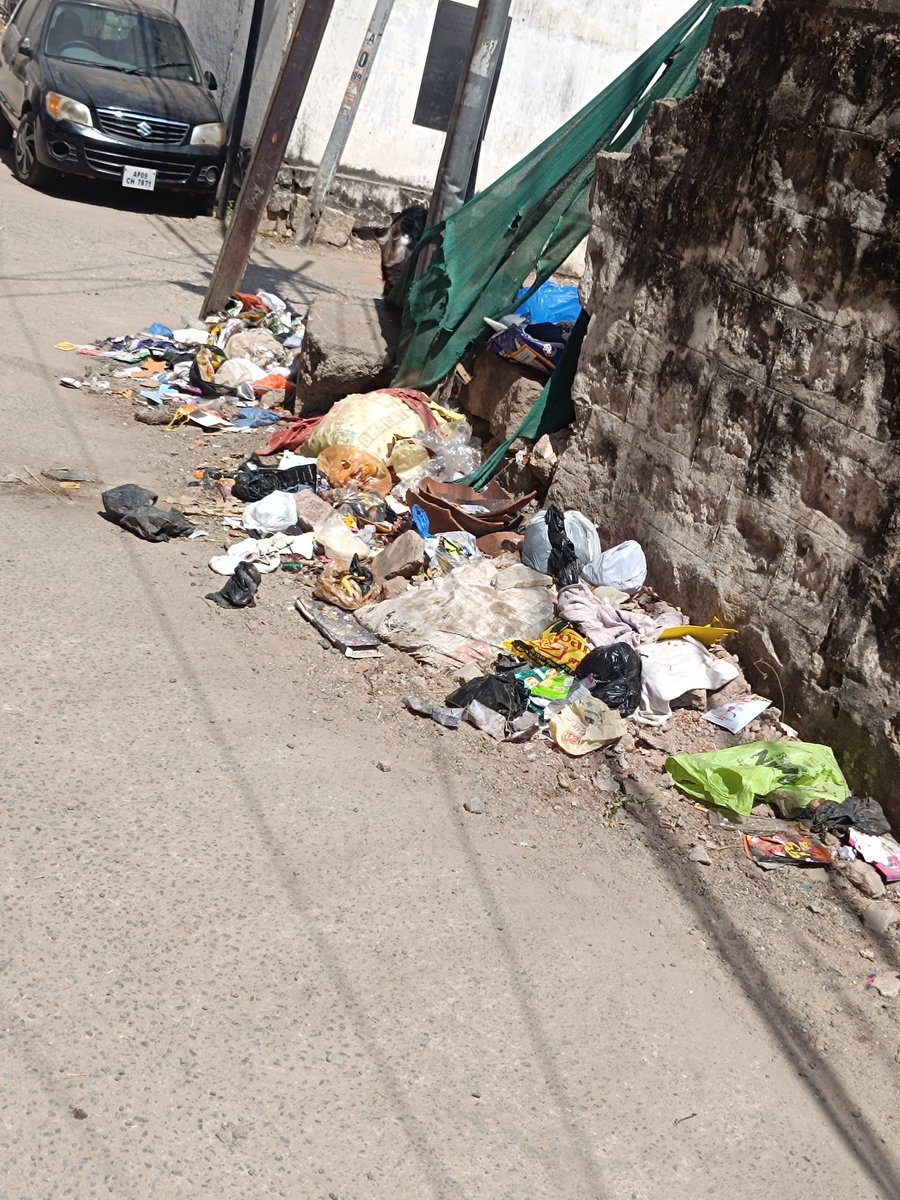 Hafeezindian's tweet photo. Dear Sir @GHMCOnline  tri cycle garbage not removing since last 10 days besides basti dawakhana hussainini Alam tara maidan. Since many times we request penalty banner and green mesh no action till date. @zulfeqaraimim @asadowaisi @gadwalvijayainc @CommissionrGHMC  plz do needful https://t.co/cXNJQ0I8Z5