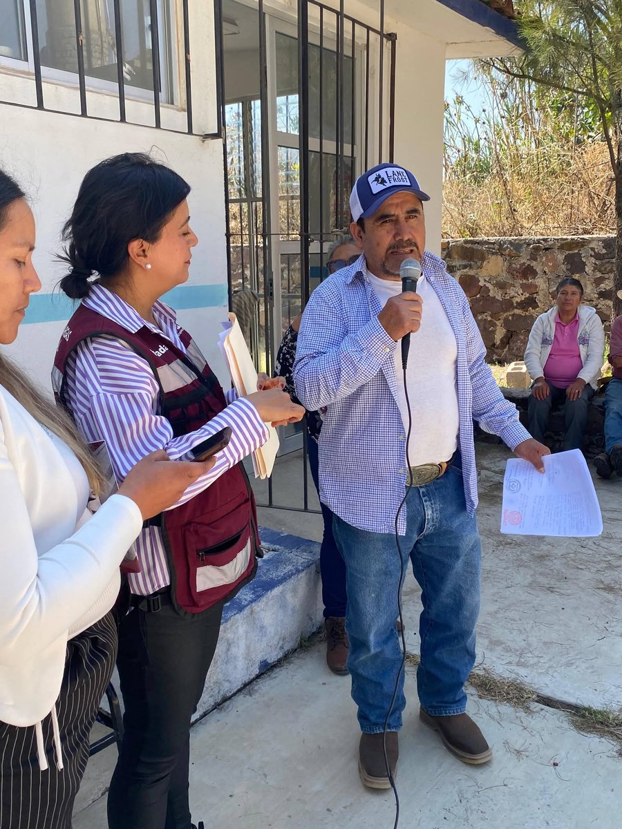 AlmaRosaGto's tweet photo. Este fin de semana en Charco de Sierra dialogamos con vecinas y vecinos sobre caminos, salud y electricidad. Escuchar y caminar junto al pueblo es la ruta para lograr soluciones reales.👊🏻
Reitero mi compromiso con el #Distrito02. 🫶 https://t.co/H8PdXTvb6f