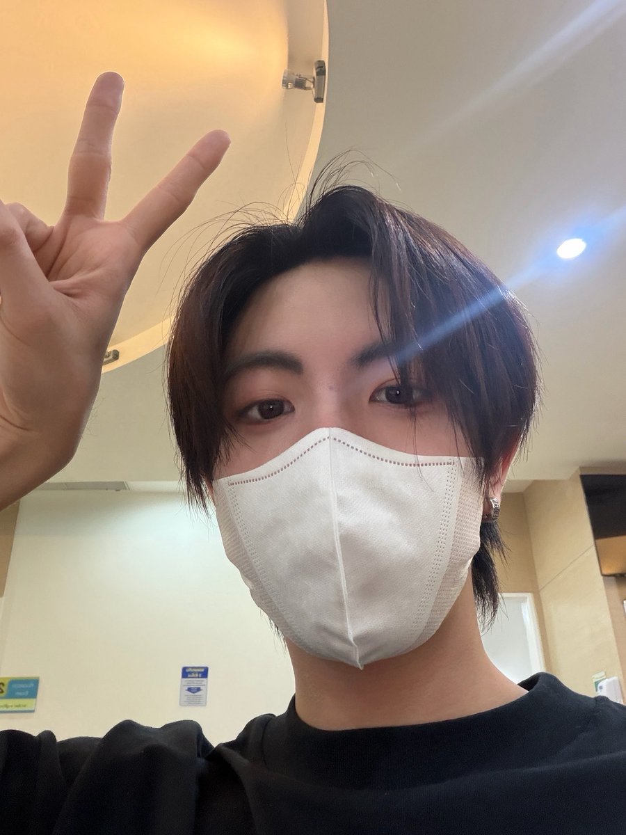 ทุกคนค้าบบ ผมดีขึ้นมากๆแล้วนะค้าบ ทุกคนไม่ต้องเป็นห่วงน้าา แค่นี้ทำไรผมไม่ได้หรอก ผมแข็งแรงมาก เดะพนไปเบ่งกล้ามโชว์ อิอิ