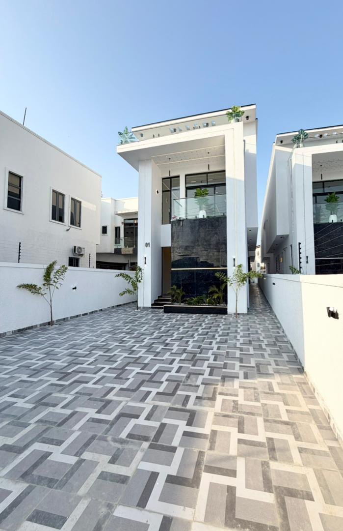goldframerealty's tweet photo. 5 BED FULLY DETACHED DUPLEX WITH POOL 

- Modern Architecture 
- Pool
- Car Park
- Fully Fitted Kitchen
- Family Lounge
- BQ

📍: Chevron Toll gate 

PRICE- 390m asking

📞07037285899

#housesforsaleinlagos #housesforsaleinlekki #lagoshousesforsale #housesinlagos #lagosrealtor https://t.co/bJ5NZh0wo5
