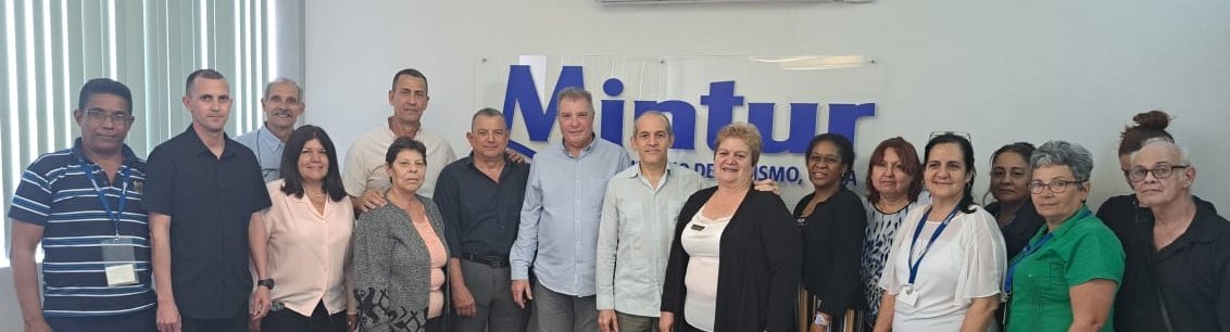 ArmandoRguezB's tweet photo. Junto a Ministro de @MinturCuba compartimos desafíos del turismo en #Cuba y aporte imprescindible de #CienciaCubana: #TurismoNaturaleza, #DesarrolloLocal, #Agroturismo, Mercados emisores. Fortalecer #Formatur y conexión c/ universidades. Hay experiencia y voluntad y avanzaremos! https://t.co/DHa4NnYuAm