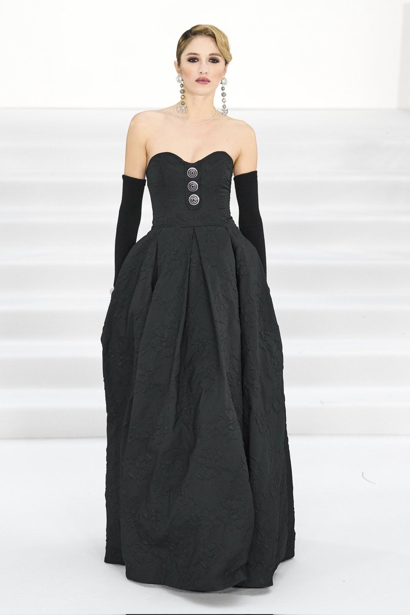 XFashion's tweet image. Looks from the Paul Costelloe FW26 Runway at London Fashion Week.