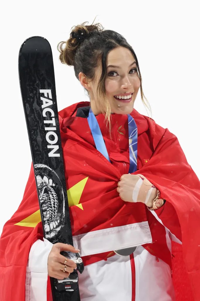 Oli London tweet media