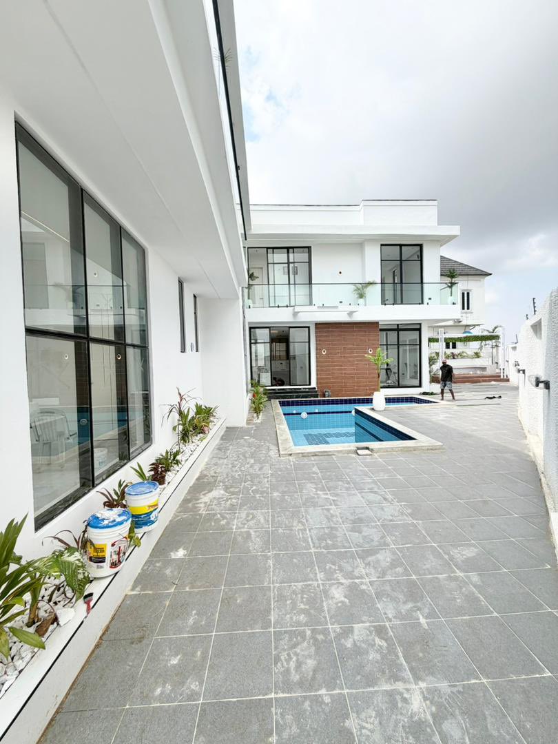 goldframerealty's tweet photo. 5 BED FULLY DETACHED DUPLEL &amp; POOL 

- Modern Architecture 
- Pool
- Car Park
- Fully Fitted Kitchen
- Family Lounge
- Gym
- BQ

📍: Chevron

PRICE- N650m asking

📞07037285899

#housesforsaleinlagos #housesforsaleinlekki #lagoshousesforsale #housesinlagos #lagosrealtor https://t.co/TXjOjEssfI