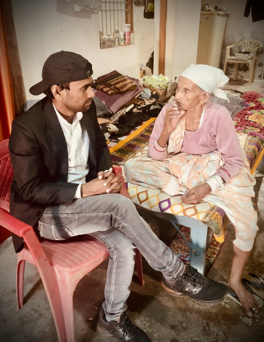 आज मौशी जी से मिलकर बहुत अच्छा लगा,
     और प्रमुख राजनीतिक विषयों पर चर्चा हुई,
            आपका आशीर्वाद सदैव बना रहे…💐🙏