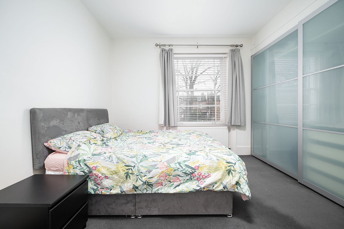 Alma Square, NW8
1-bed first-floor period apartment available to rent. Private balcony, communal gardens &amp; open-plan living. Close to St John’s Wood &amp; Maida Vale stations. Furnished. Available now.
Contact us for more details hanover-residential.co.uk/property/alma-… #LondonRentals #PropertyToRent