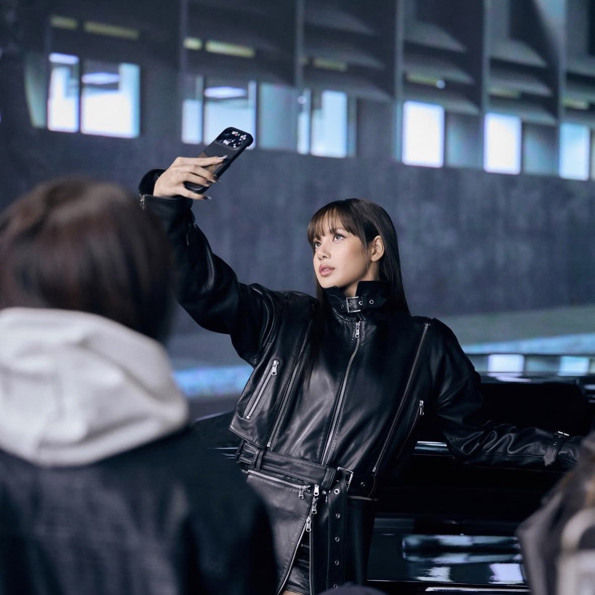 搖. tweet media