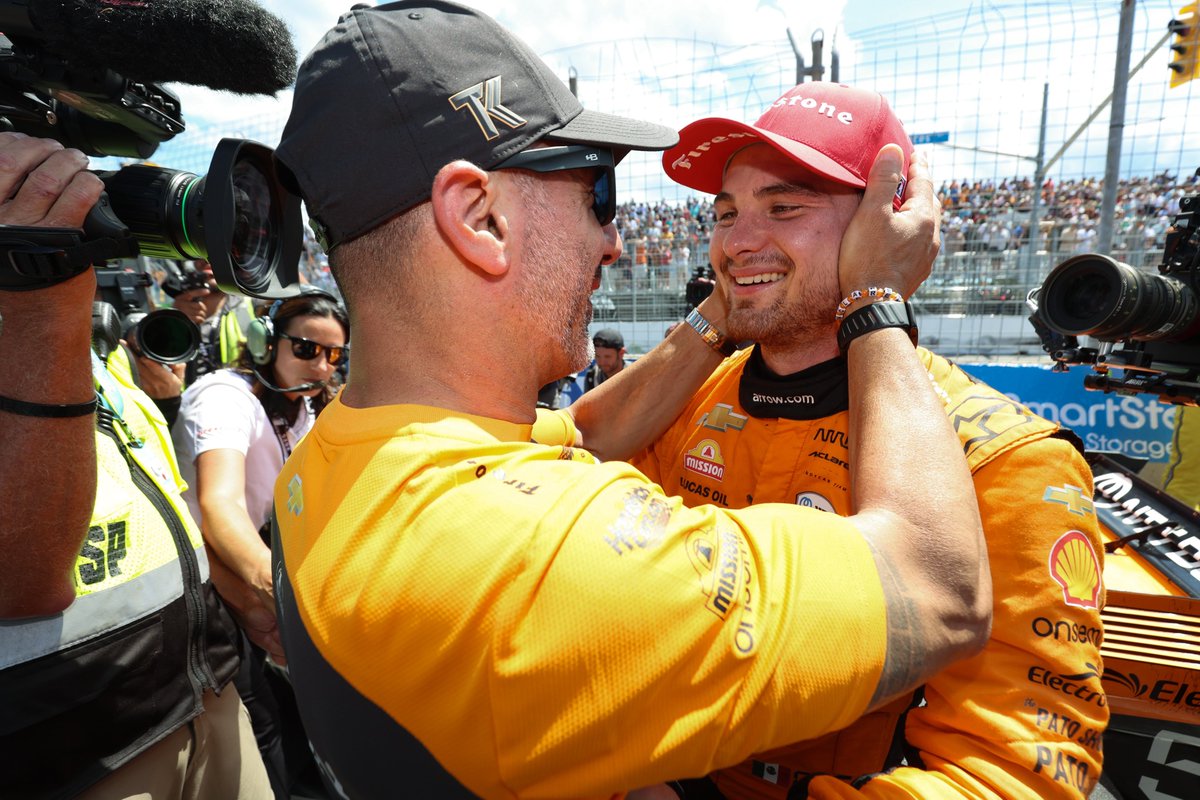 StickersAndSendIt tweet media