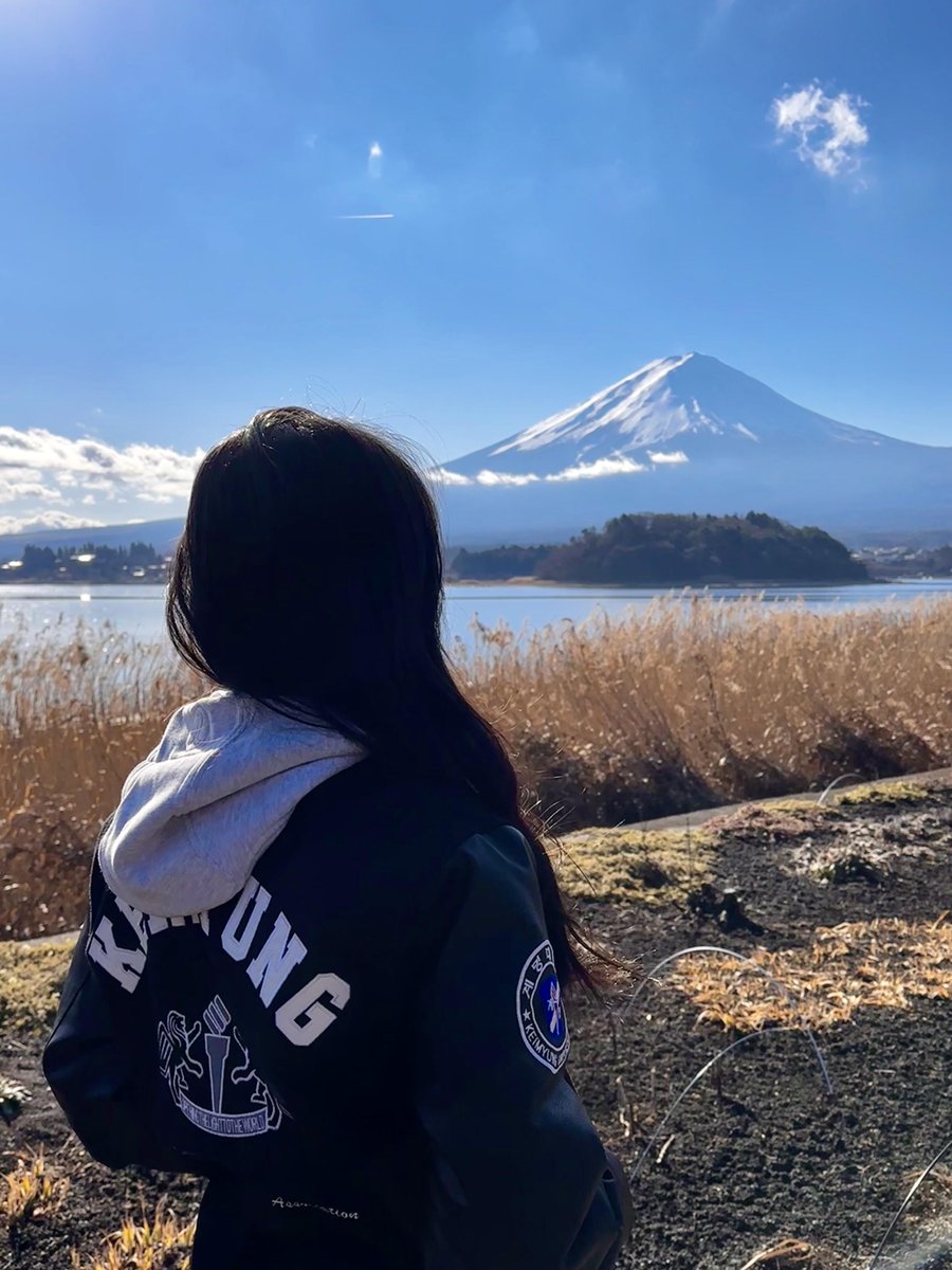 RastyMunthe's tweet photo. 富士山を静かに眺める時間🏔️✨
澄んだ空と湖、心までリセット🌊💙

#富士山 #河口湖 #風景 https://t.co/kt8Elhtu6p
