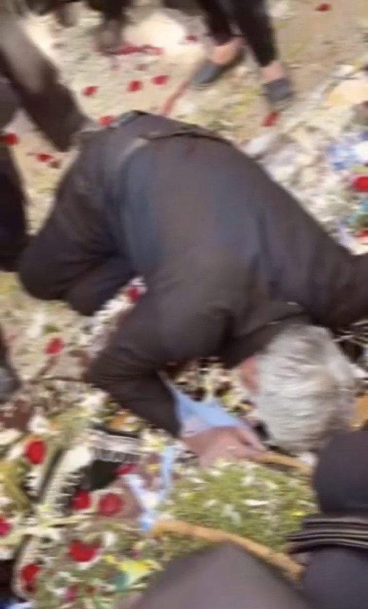 •پسر نیچه• tweet media