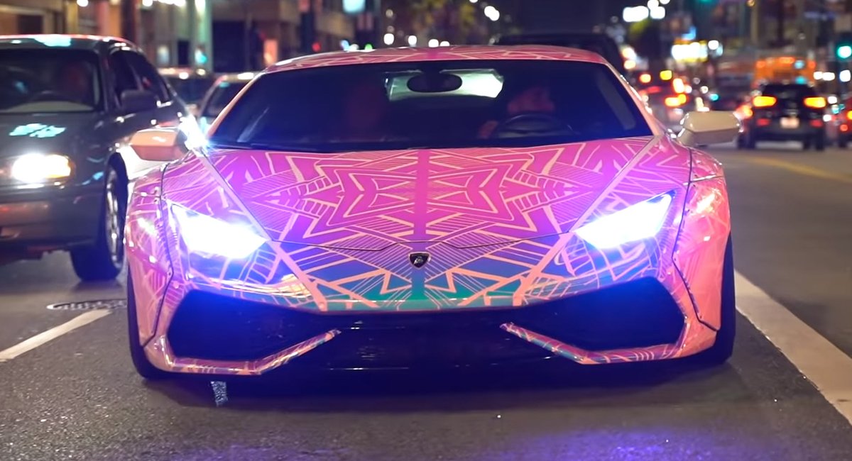 metroTM33's tweet image. Chris Brown color changing #Lambo Huracan