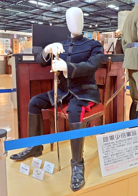 鶴見中尉がロウソクボリボリした部屋、杉元がニシンそば食べてた店、映画で実際に使われたそり、軍服の写真です!!