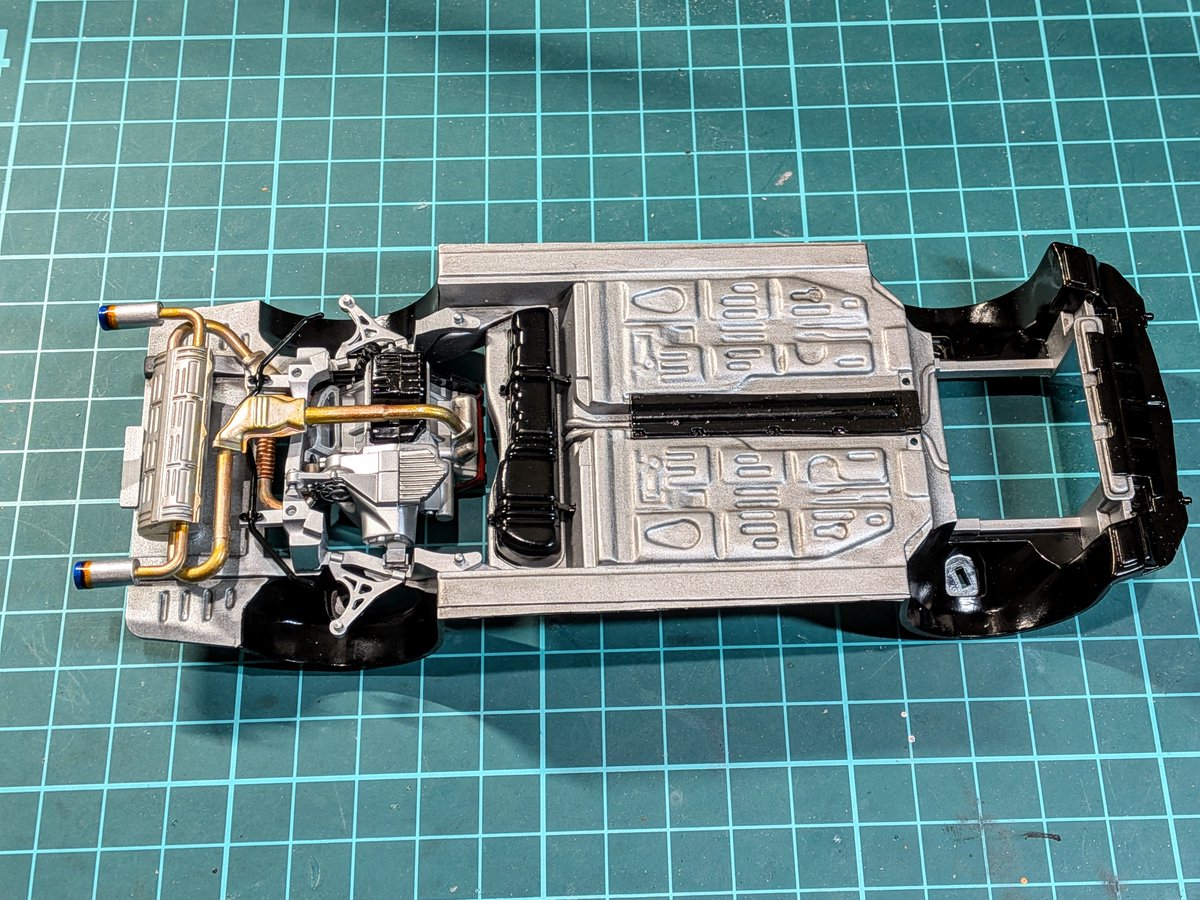 タミヤ×フジミ ホンダNSX-R(NA2) シャーシ、マフラー、エンジン塗装