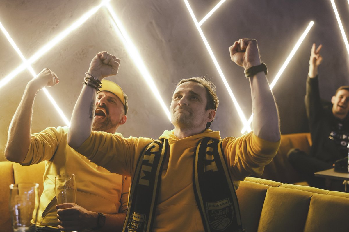 Wczoraj w Strefie DIAMOND również nie brakowało emocji 🔥 #plkpl

Jeżeli nie możecie przyjechać do Sosnowca, to koniecznie wybierzcie się do naszego Partnera, gdyż na sobotni półfinał również zostanie przygotowana żółto-czarna strefa kibica 😀 

Ponadto w trakcie przerwy czy po