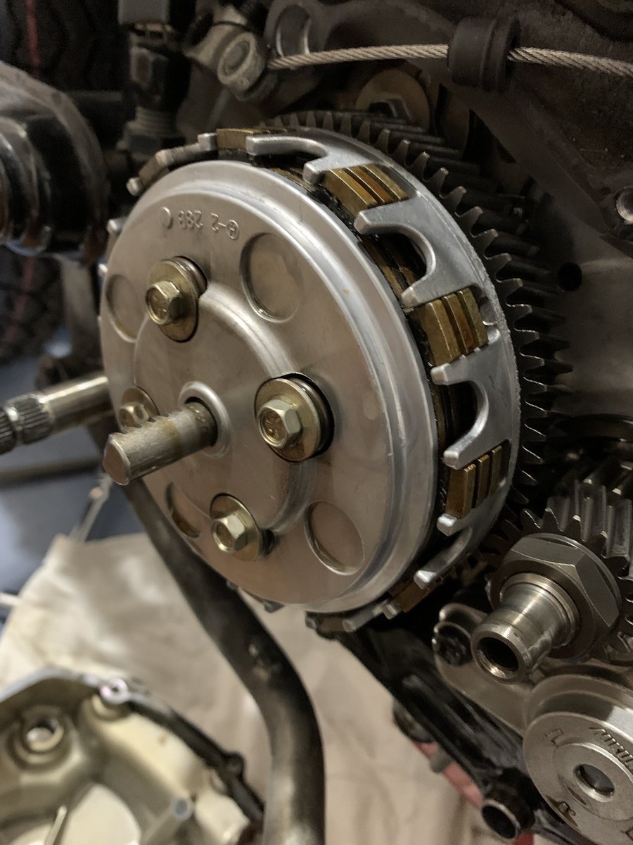 Owen45_Strong3's tweet image. キックがやたら滑るのでフリクションプレート 類を一式交換した。

#GS50   #バイク　#クラッチ