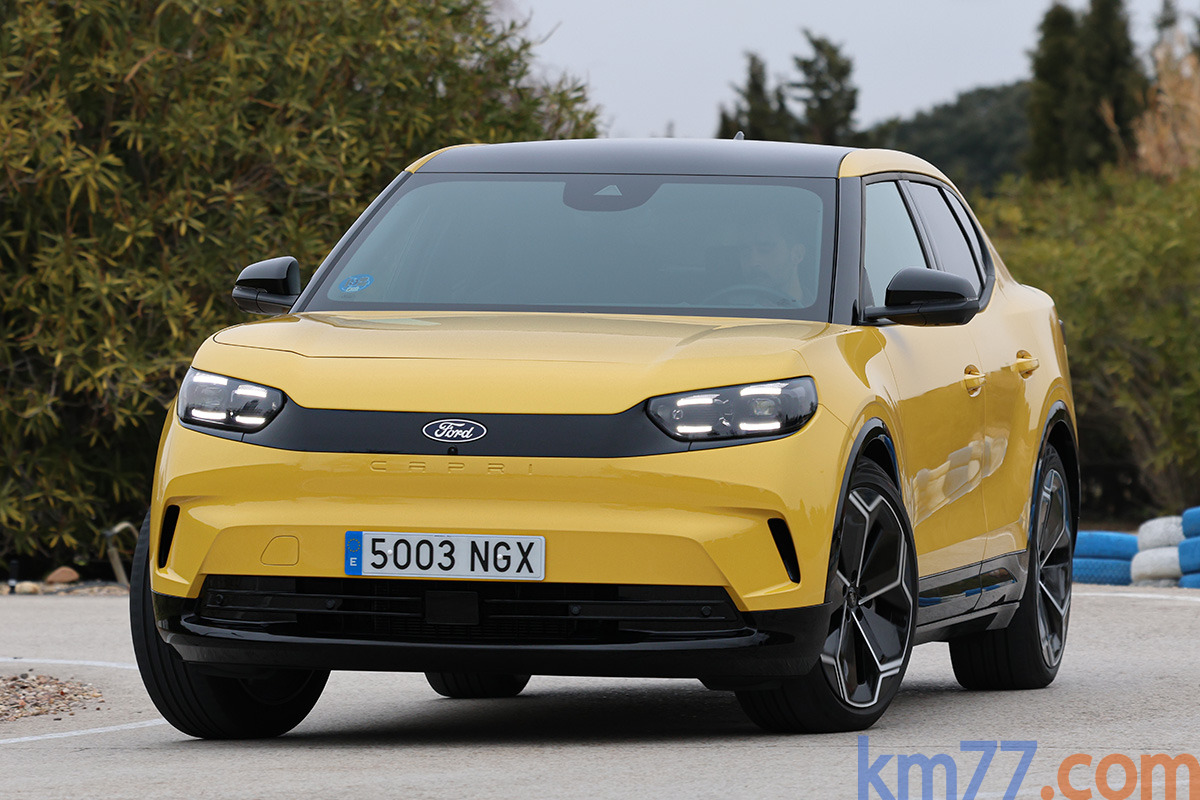 km77com's tweet photo. Prueba del #Ford Capri AWD🔋

▪️Un buen coche en conjunto, con cualidades que lo hacen apto tanto para el día a día como para viajar
▪️Su autonomía es de unos 400 km por autopista en condiciones de circulación reales
▪️Esta versión cuesta 47 657 €

https://t.co/8SIUI6HUPQ https://t.co/PxgcG2wrHF