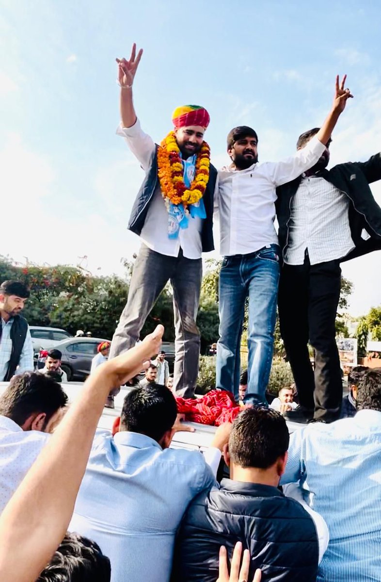 Basit_Panchwa_'s tweet photo. @Jeetuburdak छात्र राजनीति में नई ऊर्जा, नई सोच और मजबूत संगठन की आवश्यकता है। ऐसे समय में यदि राजेंद्र गोरा जी को NSUI का आगामी प्रदेश अध्यक्ष बनाया जाता है, तो यह संगठन के लिए एक मजबूत और सकारात्मक कदम होगा। https://t.co/XX7iRhv3L8