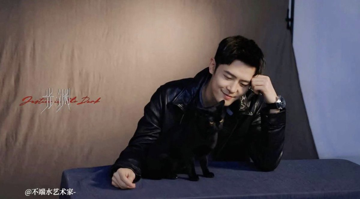 平底鍋 （フライパン）ちゃんと下僕のツーショ🐈‍⬛🫠

©︎logo