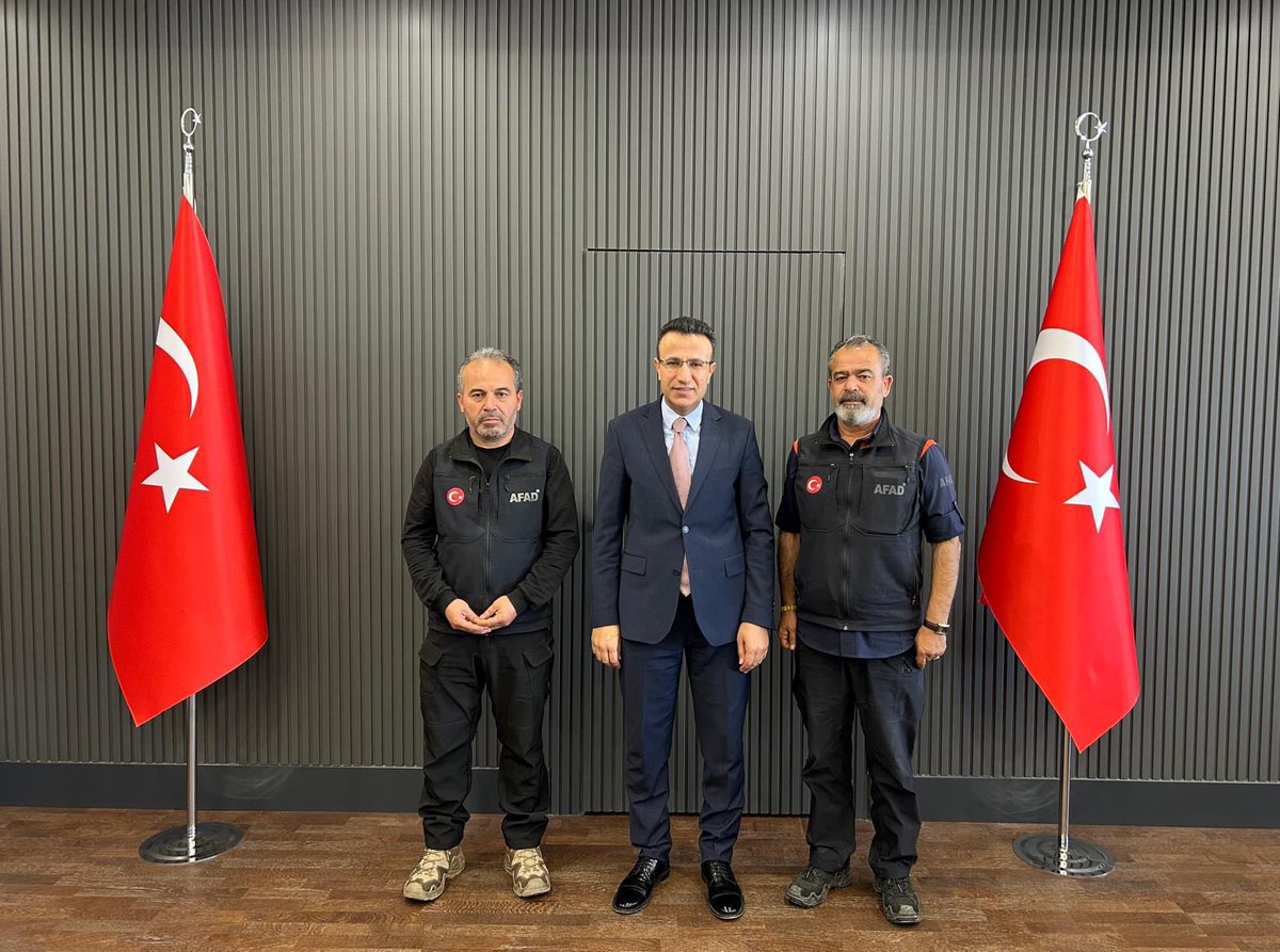 Adana İl Afad ve Acil Durum Müdürlüğü personellerinden ilçemizde koordinatör olarak görev yapan Zeynal Abidin PARİN ve Derviş KOÇ, ilçemizde görevlerini tamamlamaları üzerine; Kaymakamımız Sayın Ayhan AKPAY'a makamında veda ziyaretinde bulundular. Kıymetli mesai arkadaşlarımıza