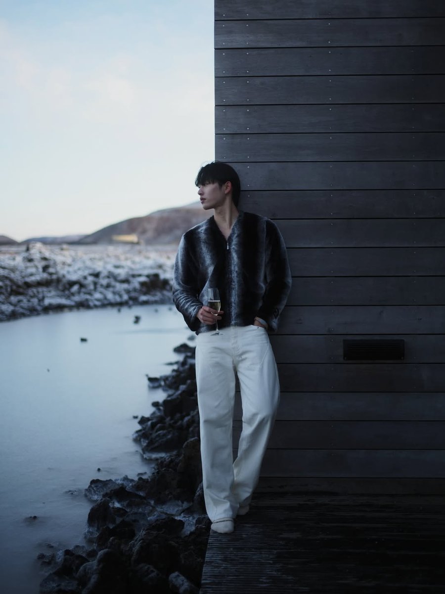EstSuphaPH's tweet photo. 200226 IG Update @EstRvp
📸 est_rvp : Gone, but I was here🌊🖤
#est_rvp #FilosFor_Est https://t.co/YSaoDOONIu