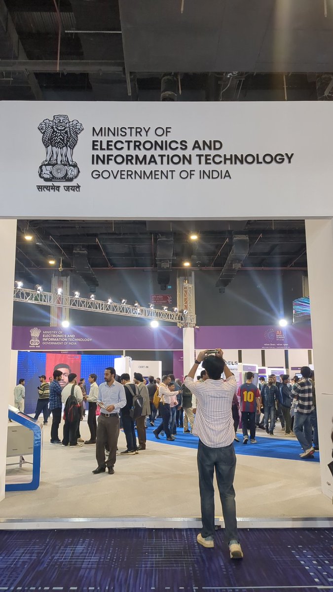 rvikrant09's tweet photo. Last day at the AI summit. https://t.co/Fgt6cztbL4