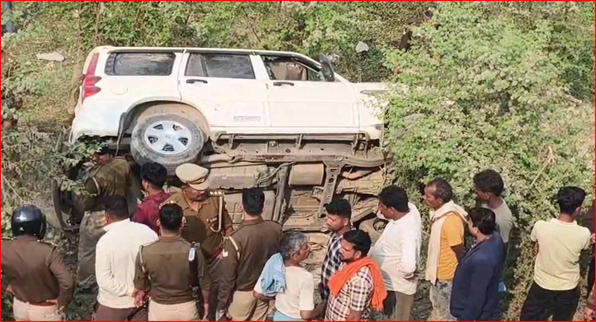 jmdnewsflash's tweet image. #Chandauli के मुगलसराय कोतवाली क्षेत्र में तेज रफ्तार स्कार्पियो ने हाईस्कूल परीक्षा देकर लौट रहे भाई-बहन को टक्कर मार दी। हादसे में भाई की मौत, बहन गंभीर रूप से घायल और ट्रामा सेंटर वाराणसी रेफर, चालक मौके से फरार।

#RoadAccident #TrafficSafety #HighSchool #UPNews #BreakingNews
