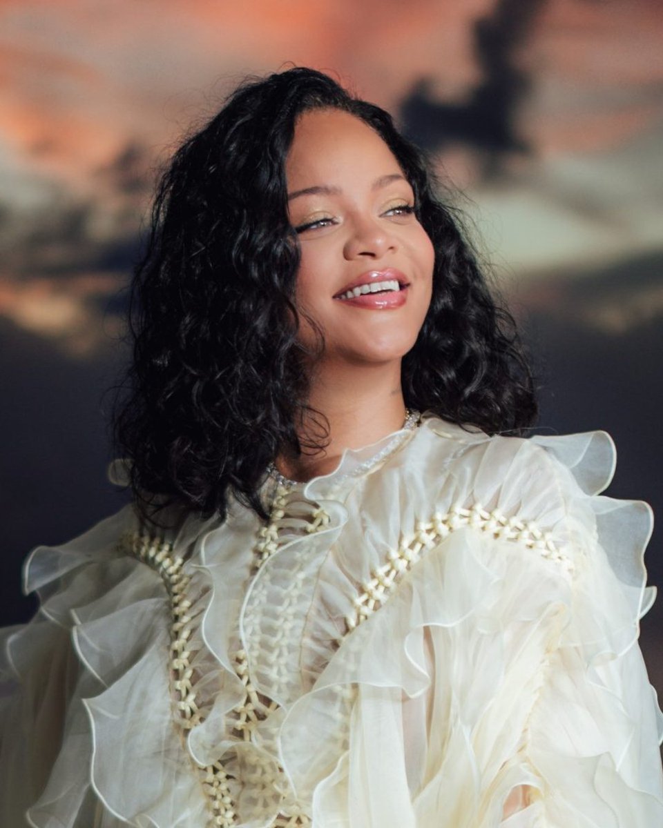 Barbados's tweet image. Happy Birthday to our very own global superstar and National Hero, The Right Excellent Robyn Rihanna Fenty!🇧🇧✨

Today, we celebrate you. While the world may claim you, we know Barbados will always be home. 💙💛

#VisitBarbados #LoveBarbados #HappyBirthdayRihanna